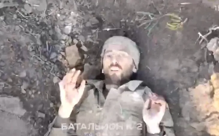 Ukrayna – Rusya savaşında ilginç görüntü! Düşmanına havadan bomba yerine su bıraktı