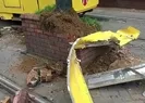 Sirkecide tramvay yoldan çıktı taşlara çarptı
