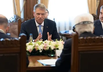 Romanya Cumhurbaşkanı Klaus Iohannis NATO Genel Sekreterliği için adaylıktan çekildi