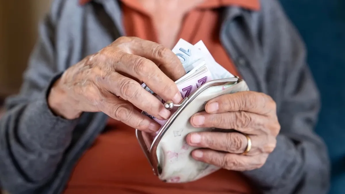 Emekliye çifte bayram müjdesi! İkramiyelerde yeni senaryolar belli oldu: Rakam 5 bin 500 lirayı bulabilir