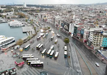 Meydanlar sessizliğe büründü! Üsküdar ve Kadıköy böyle görüntülendi