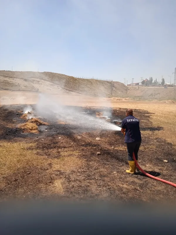 1689594387020.jpg Ağrı’da korkutan yangın! 3 dönümlük tarla küle döndü - 3