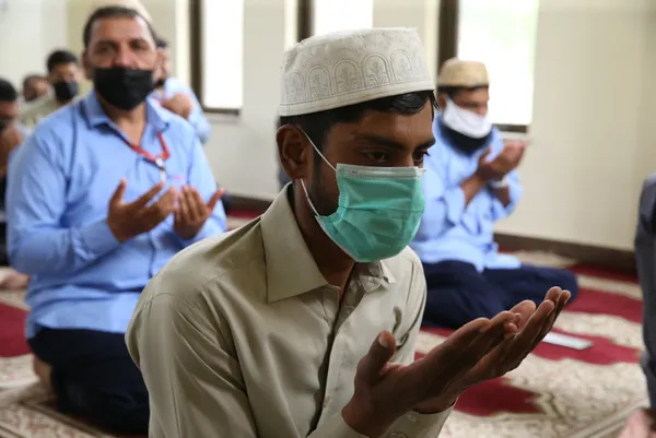 Pakistan'da eller semaya Türkiye için kalktı - 1