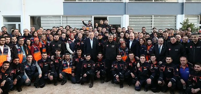Başkan Erdoğan Antalya’daki sel afetinde görev yapan AFAD personeliyle bir araya geldi