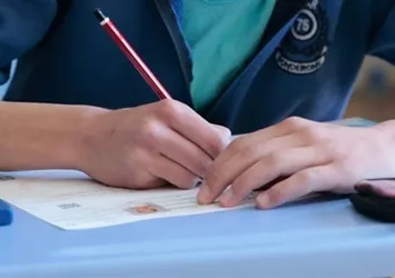 Başkasının yerine sınava girerken yakalandı
