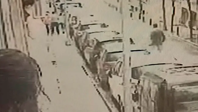 İstanbul’da cani sevgili kız arkadaşını bayıltana kadar dövüp çuval gibi sırtında taşıdı - 7