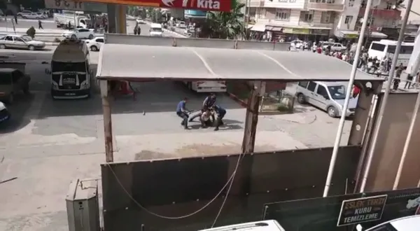 sanliurfada-asiretlerin-kavgasi-2-gun-surdu-askerler-sokaga-indi-1654270531510.jpg Şanlıurfa’da aşiretlerin kavgası 2 gün sürdü! Asker devreye girdi - 4