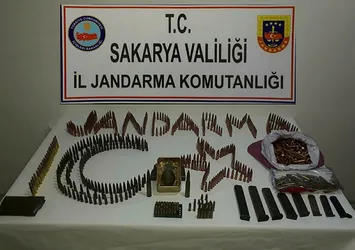 Sakarya Akyazı'da cephanelik gibi eve operasyon