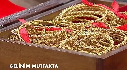 1696594818711.jpg Gelinim Mutfakta çeyrek altını ve bilezikleri kim kazandı? 6 Ekim Cuma Gelinim Mutfakta puan durumu! Elenen yarışmacı... - 2