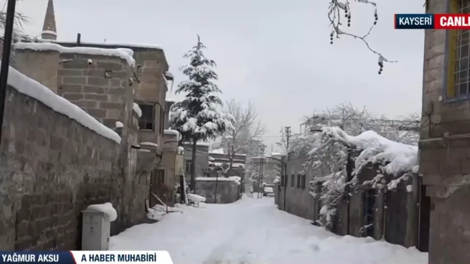 Kayseri buz kesti! Buz sarkıtları oluştu