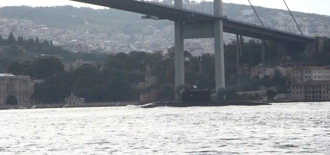 Rus denizaltı İstanbul Boğazı’ndan geçti