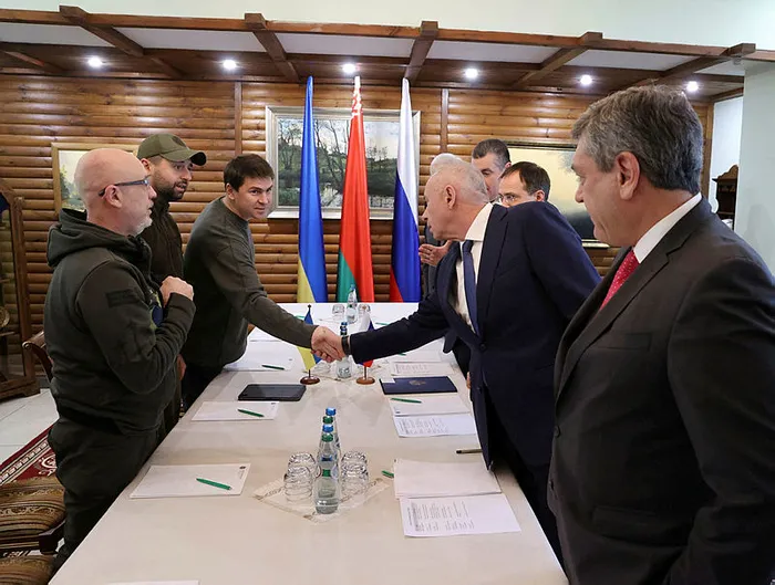 son-dakika-macron-duyurdu-putin-ukraynaya-saldirilari-durduracak-mi-bmden-gocmen-uyarisi-1646330426356.jpg Son dakika: Macron duyurdu! Putin Ukrayna'ya saldırıları durduracak mı? | BM'den "göçmen" uyarısı - 6