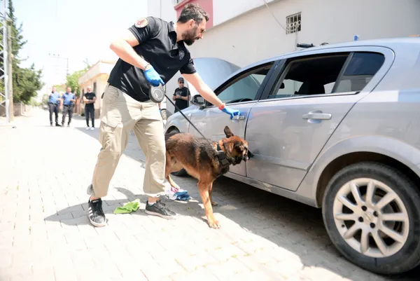 adanada-uyusturucu-saticilarina-operasyon-12-supheli-gozaltinda-1653205059277.jpg Adana’da uyuşturucu satıcılarına operasyon! 12 şüpheli gözaltında - 3