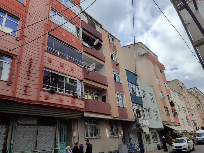 bagcilarda-korkutan-yangin-cocuklari-birakip-pazara-gitti-evde-yangin-cikti-1714232683576.jpg Bağcılar’da korkutan yangın! Çocukları bırakıp pazara gitti evde yangın çıktı - 1
