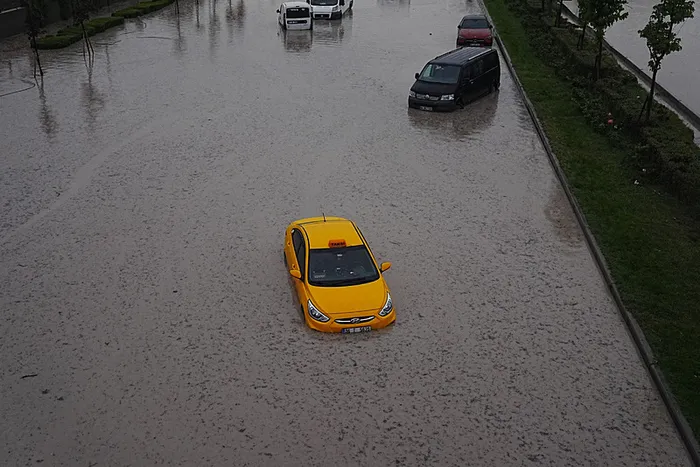 A Haber selin vurduğu Ankara’da! Yollarda kalan vatandaşlar A Haber ekranlarından isyan etti: 2,5 saattir buradayız