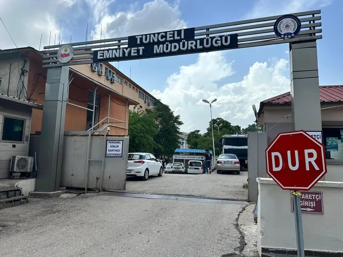 1717145029541.jpg Tunceli'de "mutlu sonla biten masaj" vurgunu! İlana inandı göğüs ve dudak silikonu teminatı adı altında dolandırıldı - 2