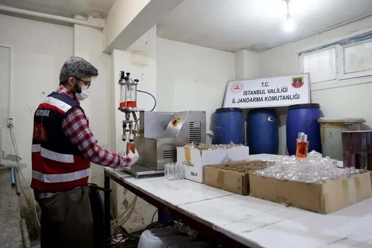 Bahçelievler'de jandarmadan sahte parfüm operasyonu! 40 bin şişe...