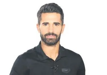 Alper Potuk sevgilisini bırakıp böyle kaçtı