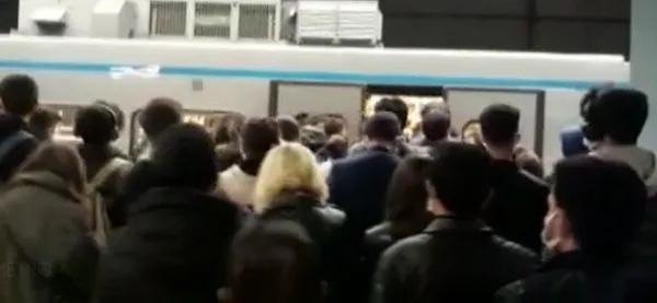 İstanbul’da ulaşım sıkıntısı büyüyor! Vatandaşlar yolda kaldı