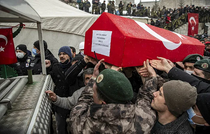 baskan-erdogandan-sehit-necati-aygun-ve-birol-ilinin-ailelerine-bassagligi-1648051280627.jpg Başkan Erdoğan'dan şehit Necati Aygün ve Birol İli'nin ailelerine başsağlığı - 6