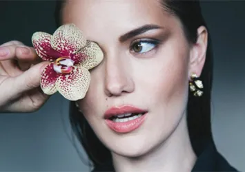 Fahriye Evcen'in pozu kopya çıktı!