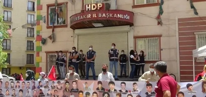 Diyarbakır’da HDP kepenk kapattı! Aileler pankartlı tepki gösterdi