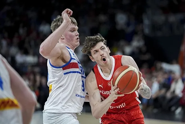 12 Dev Adam İzlanda’yı devirdi | Başkan Erdoğan maçı televizyondan takip etti