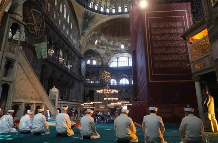 86 yıllık hasret sona erdi! İşte Ayasofya Camii’nin içinden ilk kareler