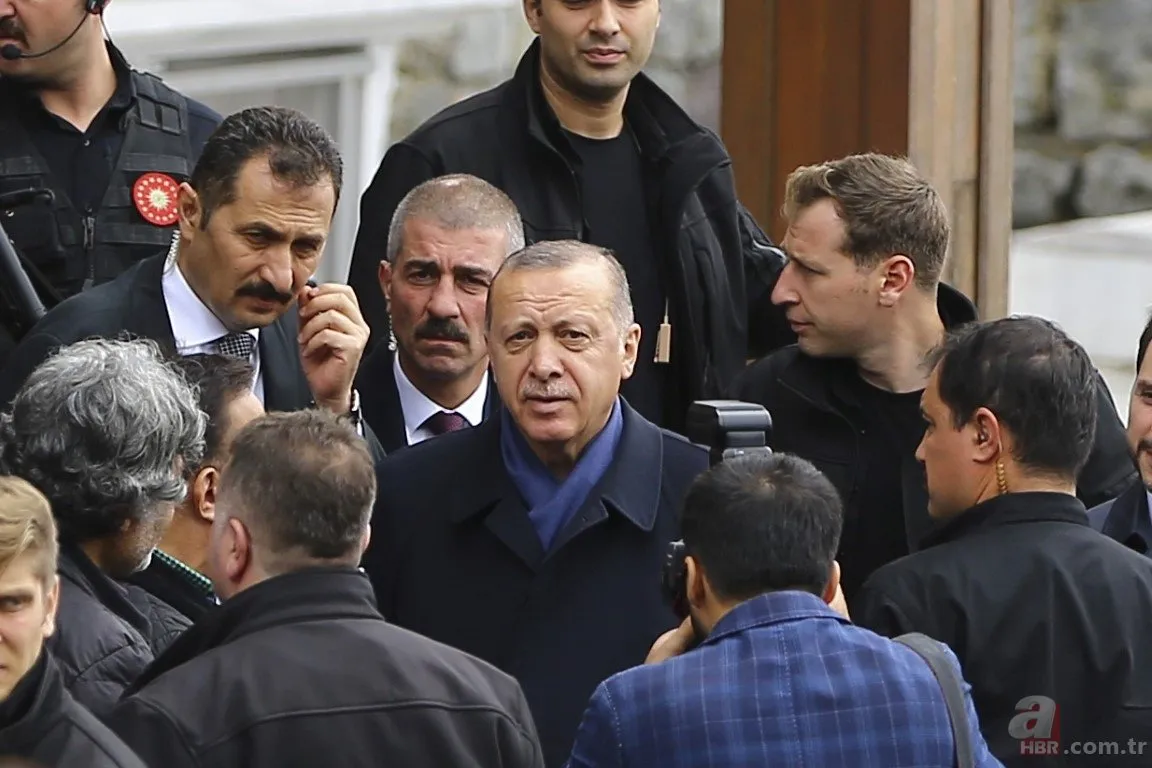 Baskan Erdogan Dan Kucuk Cocuga Hediye