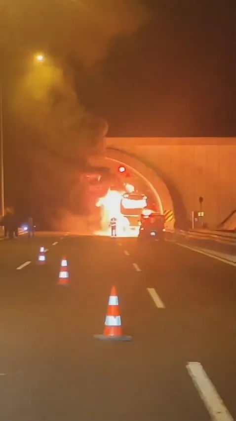 1712614757150.jpg Yolcu otobüsü alevler içinde kaldı! 16 vatandaş hastaneye kaldırıldı - 2