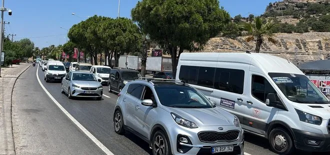 Tatilcilerin dönüş çilesi! İstanbul gişeleri tıkandı! Kilometrelerce kuyruk