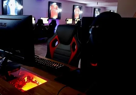 Merakla bekleniyordu! İnternet kafe ve oyun salonları açıldı mı? Playstation salonları, bilardo salonları açık mı? Detaylar...