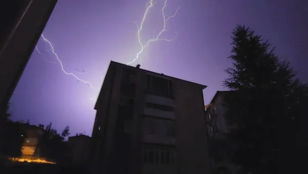 istanbula-simsekli-gok-gurultulu-saganak-yagmur-geliyor-meteoroloji-gun-vererek-onlarca-ili-uyardi-1661840723405.jpg İstanbul'a şimşekli gök gürültülü sağanak yağmur geliyor! Meteoroloji gün vererek onlarca ili uyardı - 6