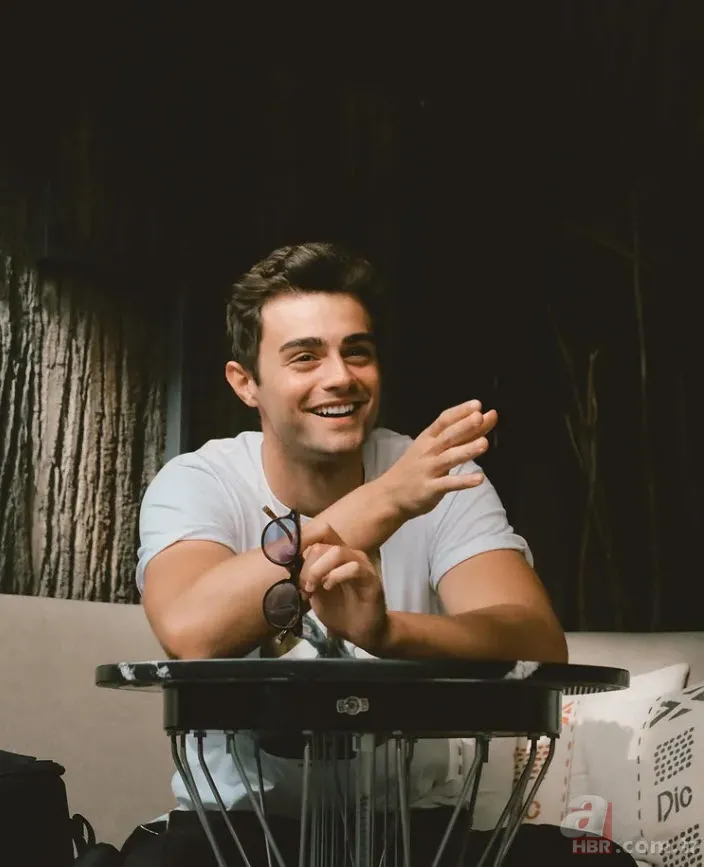 Kıvanç Tatlıtuğ ile Başak Dizer’in altın saçlı oğlu Kurt Efe kime benziyor? Yakışıklı oyuncu açıkladı: Oğlum kesinlikle… 21