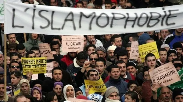 Macron senden tiksiniyoruz, utanıyoruz! Fransa her geçen gün faşizm öncesi bir topluma benziyor!