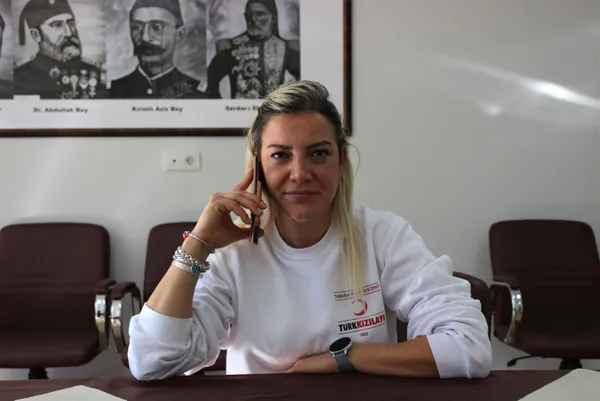 17 saat enkazda kalan Buse ile telefonda konuştu! Kızılay görevlisi o anları böyle anlattı - 1