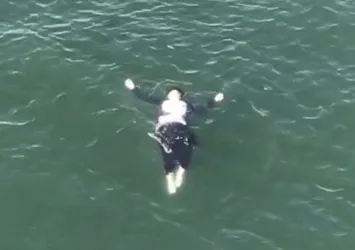 Haliç’te korku dolu anlar: Köprüden denize düştü