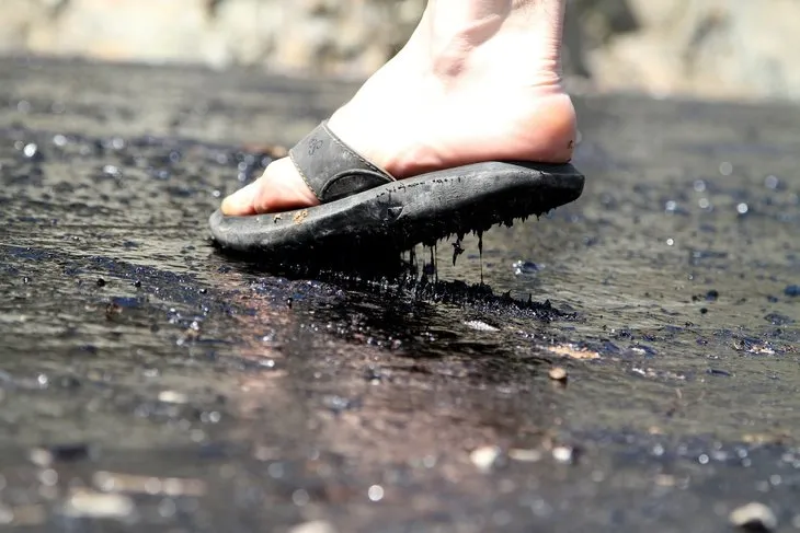 Fethiye’de asfalt eriten sıcaklar hayatı durdurdu