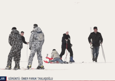 Hakkari'de 2 bin 800 rakımda kayak keyfi! A Haber o anları görüntüledi