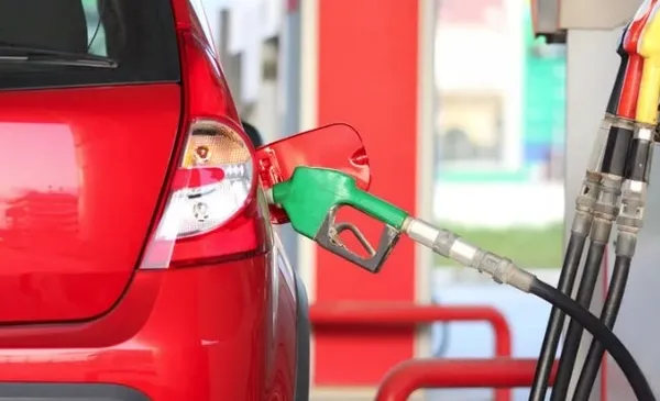 yunanistanin-akdenizde-gizli-rus-petrolu-operasyonu-goruntulendi-1662554904211.jpg Yunanistan’dan Akdeniz'de gizli Rus petrolü operasyonu - 1