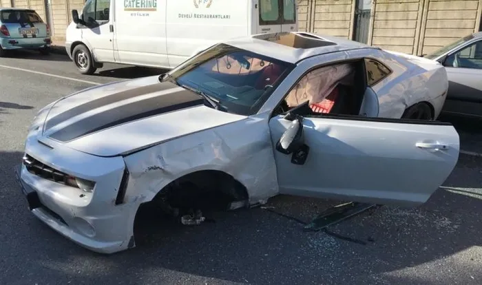 Ünlü YouTuber Enes Batur ve sevgilisi Zelal Işıl Özdemir kaza geçirdi!