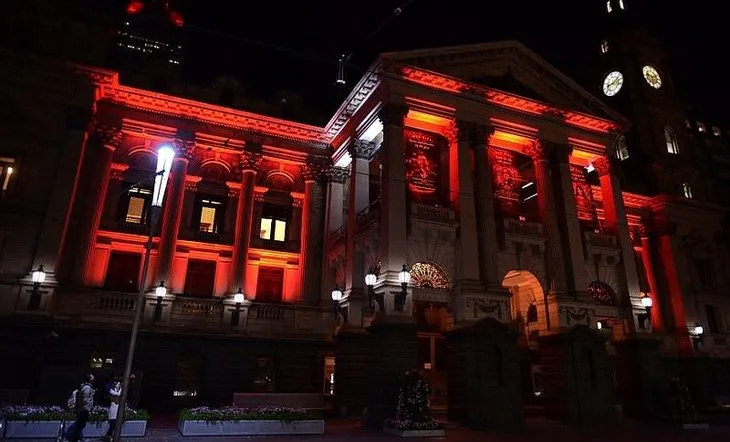 Avustralya’da bazı binalar Türk bayrağının renkleriyle ışıklandırıldı