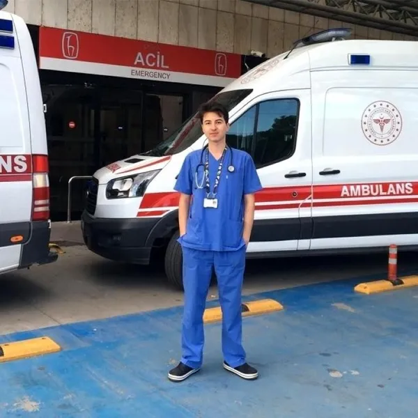 26 yaşındaki genç doktor son yolculuğuna uğurlandı - 1