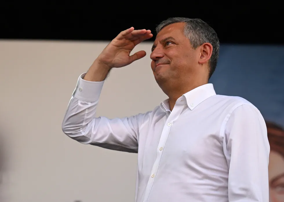 CHP’li belediyeler ikiye bölündü: Özgür Özel’e büyükşehir şoku! - 3
