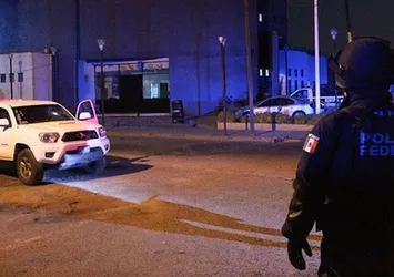 Meksika'da 12 polis öldürüldü