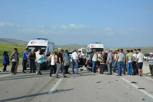 1686972445881.jpeg Antalya'da feci kaza! Karı koca ve torunları hayatını kaybetti! 4'ü çocuk 9 yaralı - 1