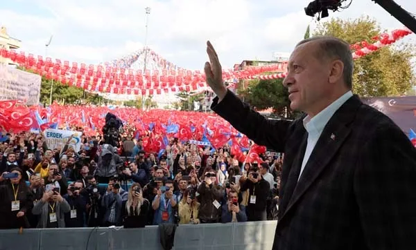 Balıkesir’de toplu açılış töreni! Başkan Erdoğan’dan önemli açıklamalar | Dikkat çeken pankart: 6’lı masaya oy göndermesi