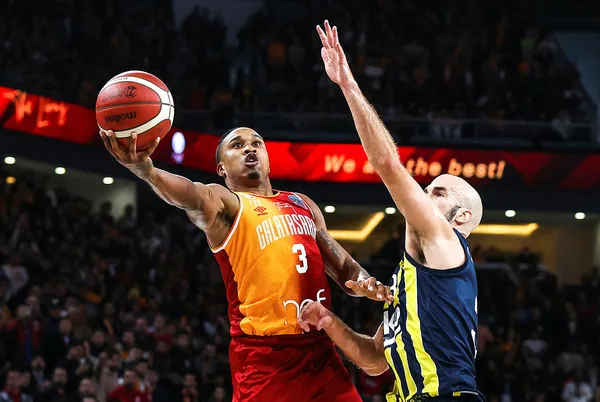 1669587237547.jpg Potada dev derbi Fenerbahçe'nin! Galatasaray Nef 91-97 Fenerbahçe Beko (MAÇ SONUCU) - 2