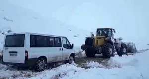 Seçim görevlileri mahsur kaldı