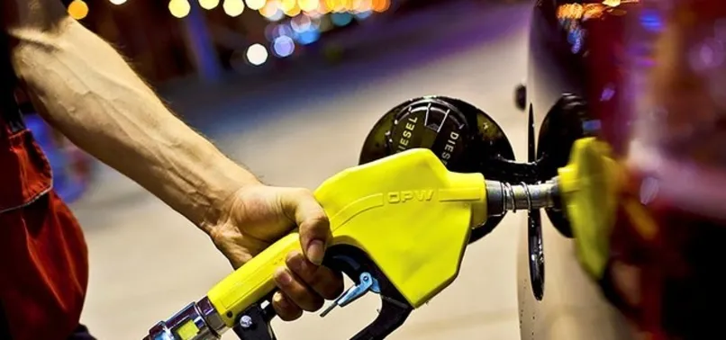 Son dakika: Araç sahipleri dikkat: Benzine bir indirim daha! Bu gece yarısından itibaren geçerli olacak